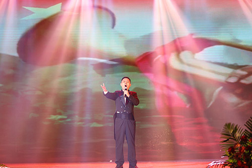92男生独唱：美丽中国1.jpg